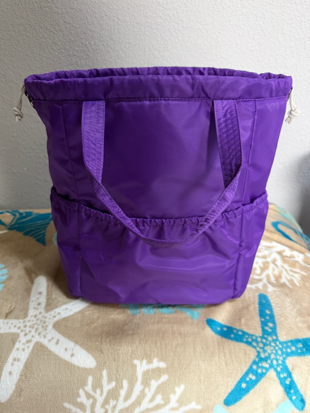 Lug DITTY XL Tote Bag~Grape Purple~NEW in packaging~Lightweight Everyday Carry - Picture 2 of 11
